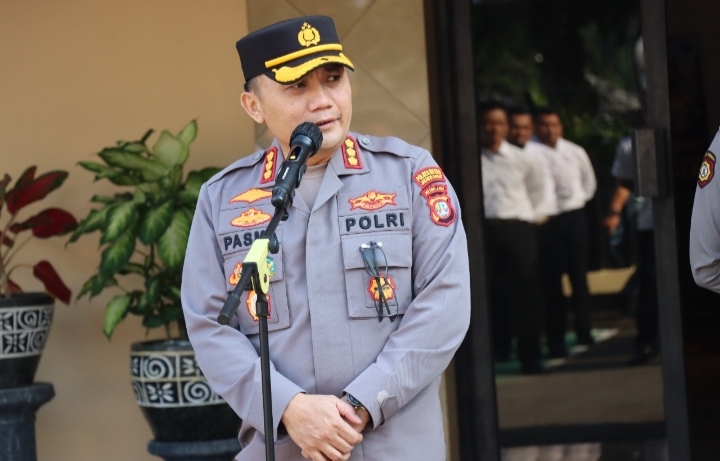 Kapolres Metro Jakarta Barat Kombes Pol Pasma Royce Pimpin Apel Pagi di Polsek Kalideres