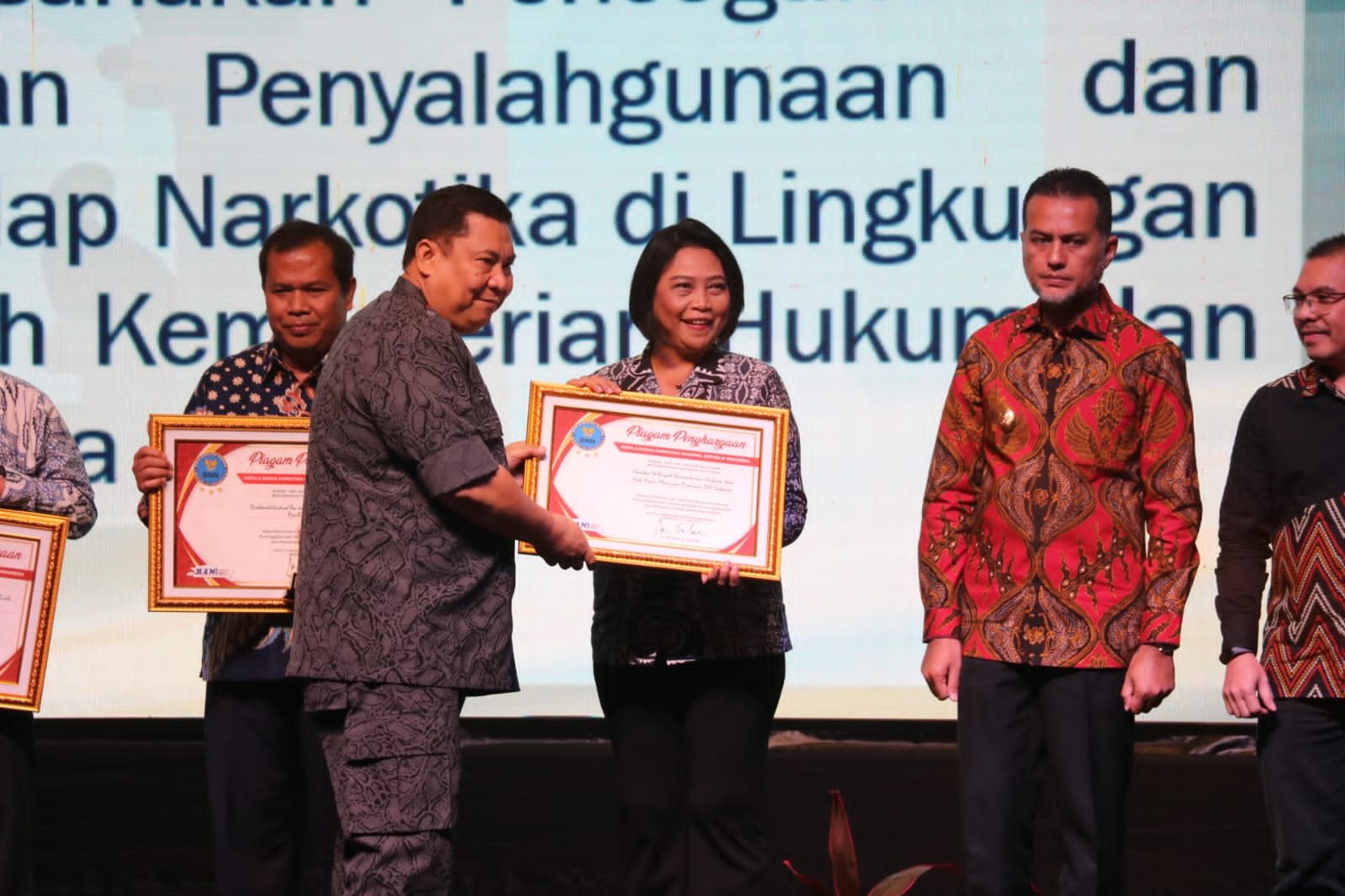 Berkomitmen Maksimalkan P4GN, Kanwil Kemenkumham DKI Jakarta Terima Penghargaan dari Badan Narkotika Nasional RI